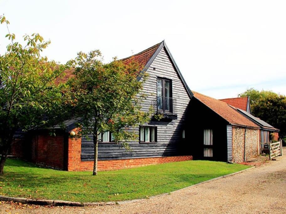 Stunning Barn Conversion Ideal For Large Families Bildeston エクステリア 写真