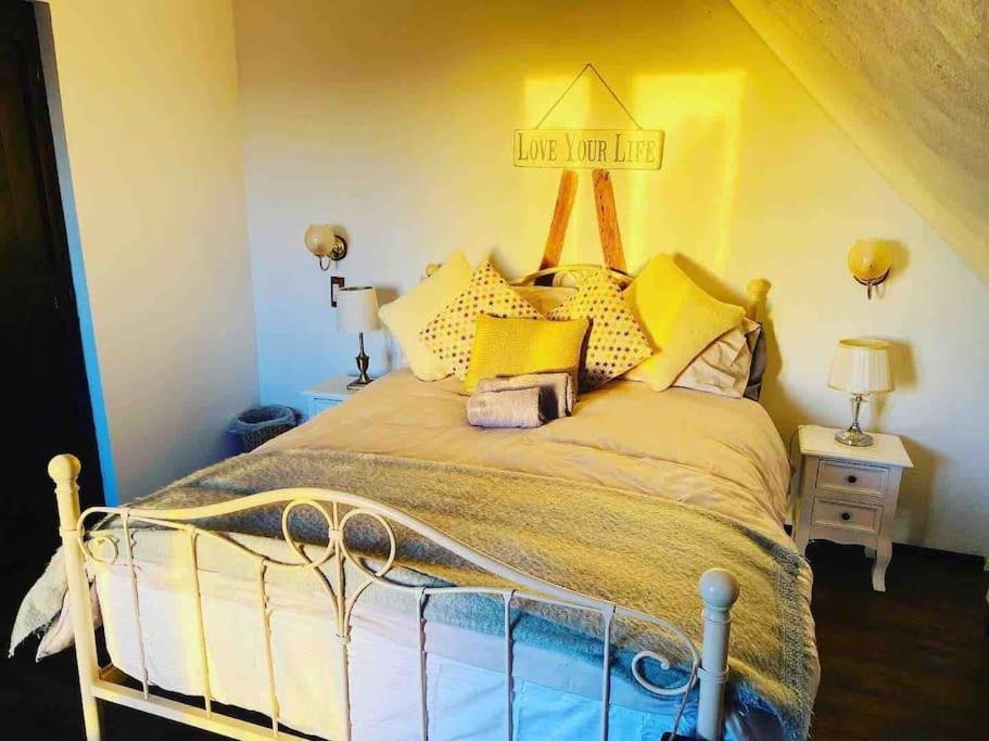 Stunning Barn Conversion Ideal For Large Families Bildeston エクステリア 写真