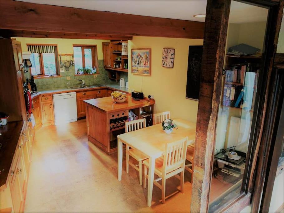 Stunning Barn Conversion Ideal For Large Families Bildeston エクステリア 写真