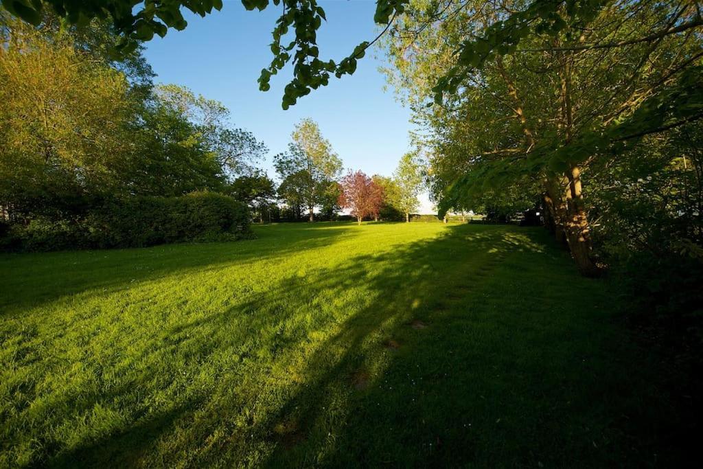 Stunning Barn Conversion Ideal For Large Families Bildeston エクステリア 写真