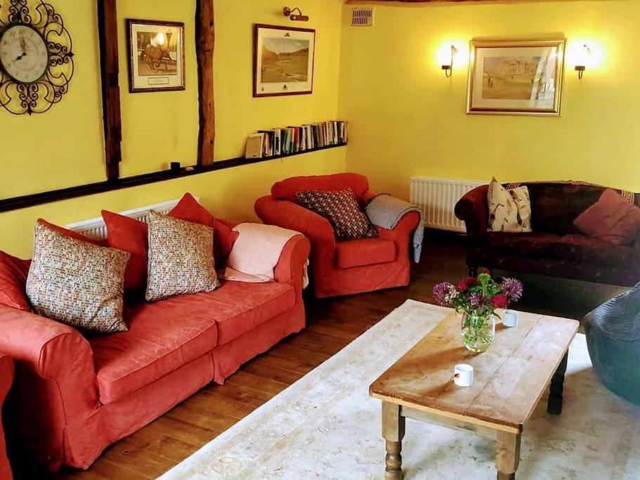 Stunning Barn Conversion Ideal For Large Families Bildeston エクステリア 写真
