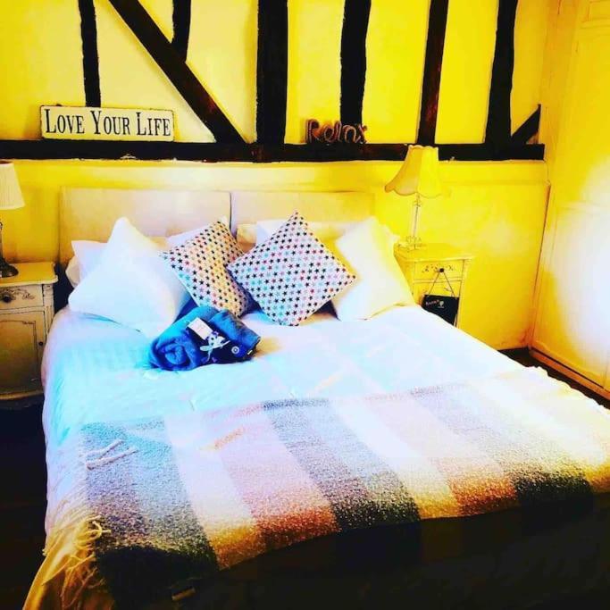 Stunning Barn Conversion Ideal For Large Families Bildeston エクステリア 写真