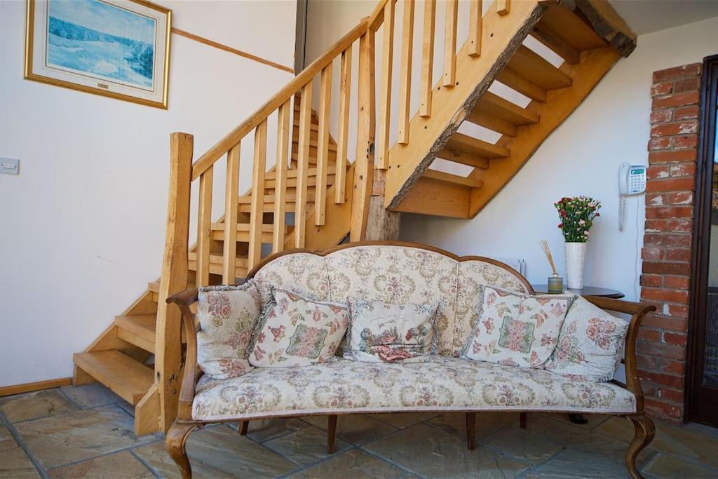 Stunning Barn Conversion Ideal For Large Families Bildeston エクステリア 写真