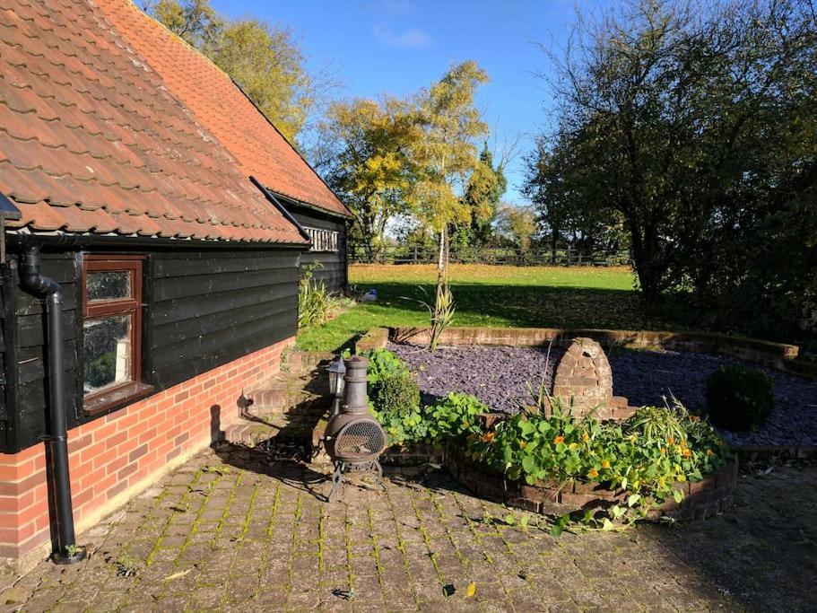 Stunning Barn Conversion Ideal For Large Families Bildeston エクステリア 写真