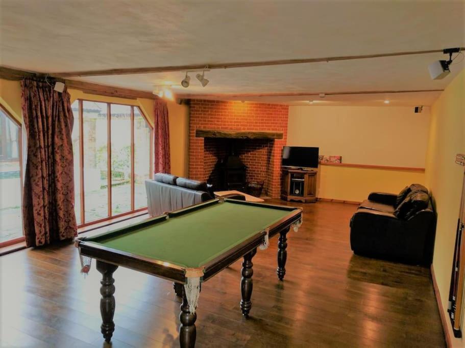 Stunning Barn Conversion Ideal For Large Families Bildeston エクステリア 写真
