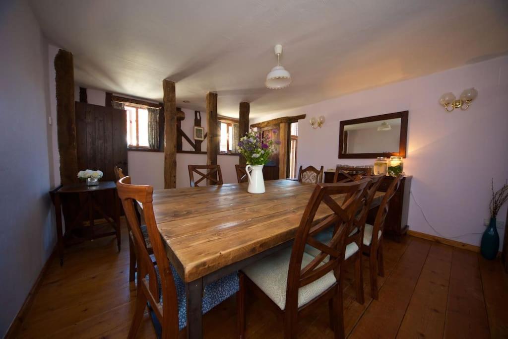 Stunning Barn Conversion Ideal For Large Families Bildeston エクステリア 写真