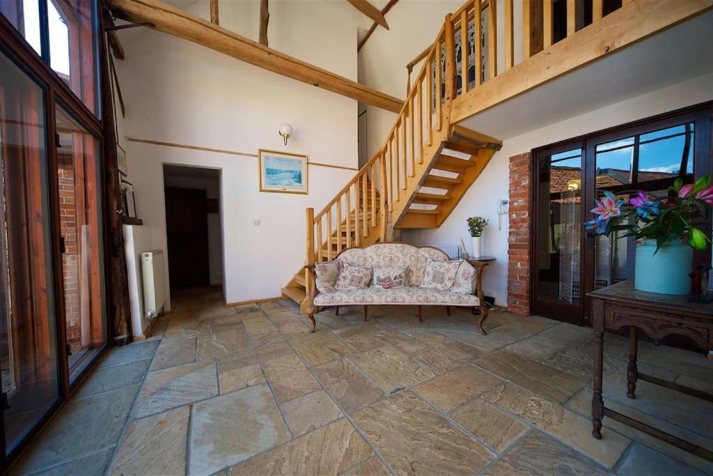 Stunning Barn Conversion Ideal For Large Families Bildeston エクステリア 写真