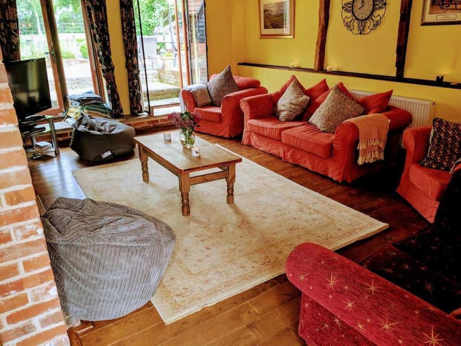 Stunning Barn Conversion Ideal For Large Families Bildeston エクステリア 写真