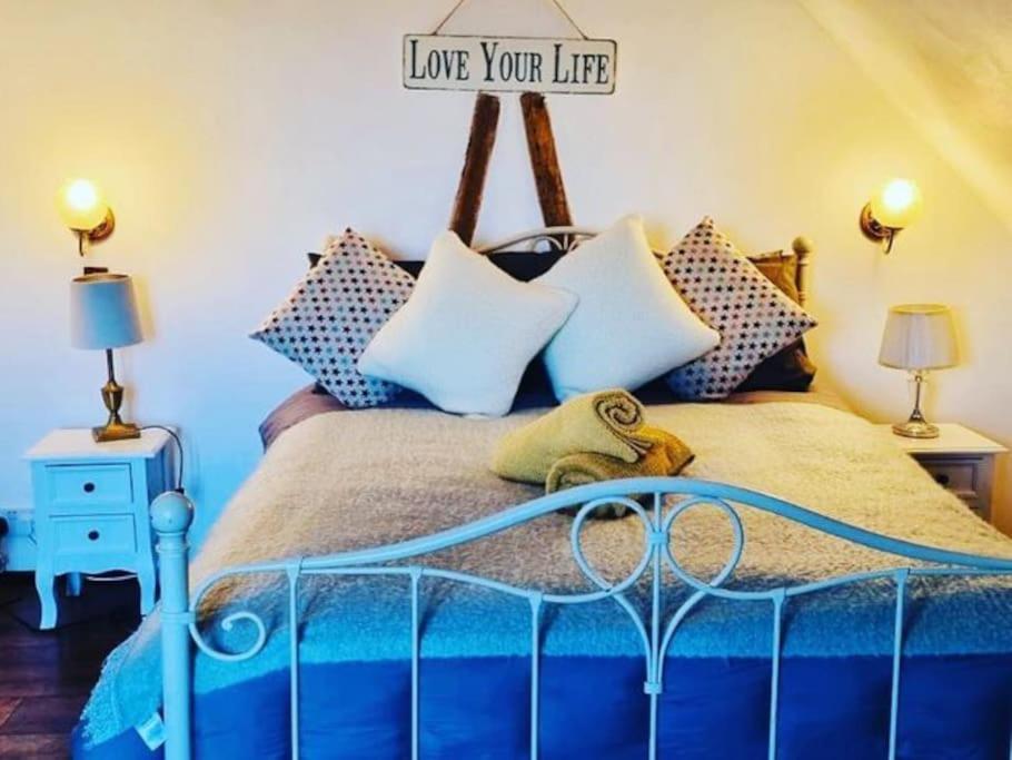 Stunning Barn Conversion Ideal For Large Families Bildeston エクステリア 写真