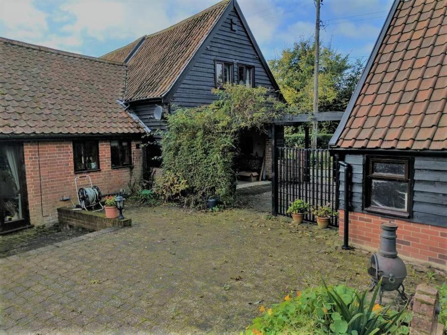 Stunning Barn Conversion Ideal For Large Families Bildeston エクステリア 写真